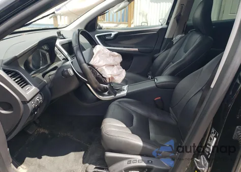 2016 Volvo Xc60 T5 Premier из США, поврежденный, VIN YV4612RK6G2785501